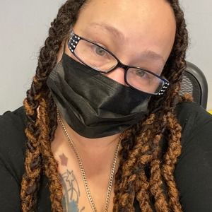 Meet your Posher, Denise